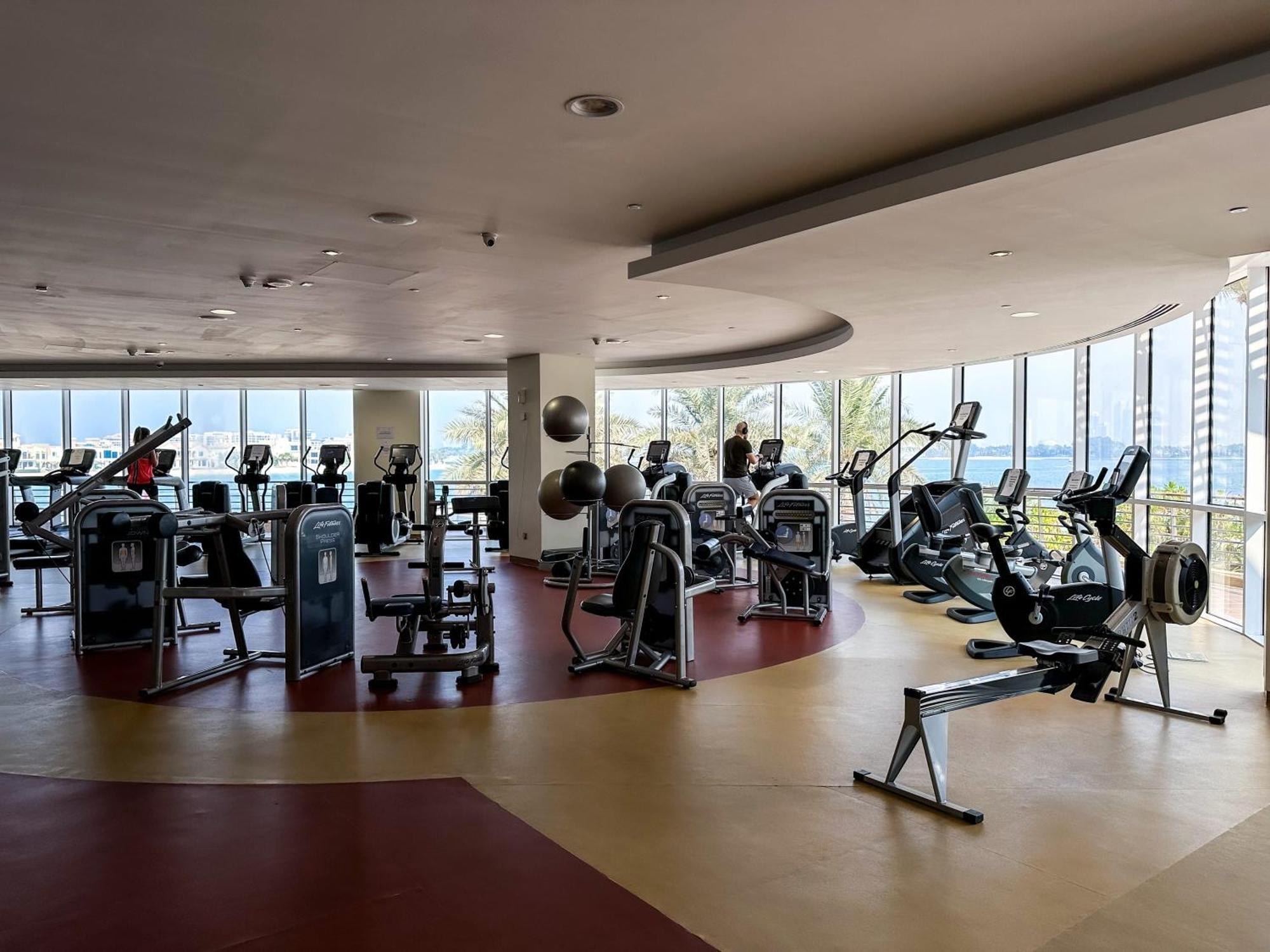 Modern Beachfront 1Br Apartment - Tiara Residence ドバイ エクステリア 写真