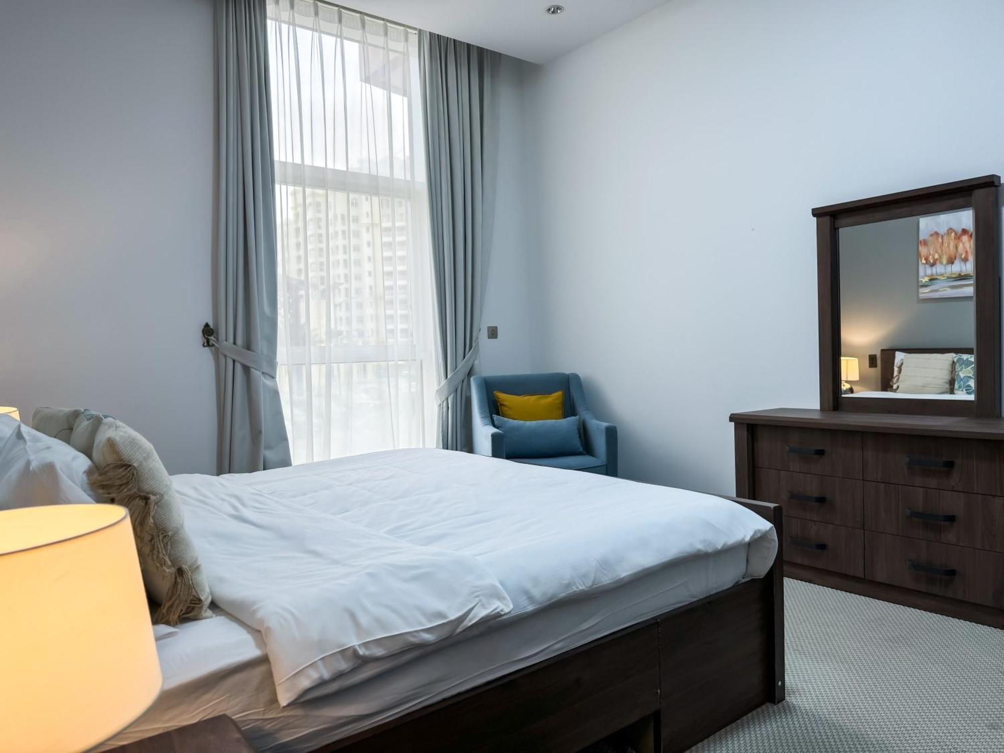 Modern Beachfront 1Br Apartment - Tiara Residence ドバイ エクステリア 写真